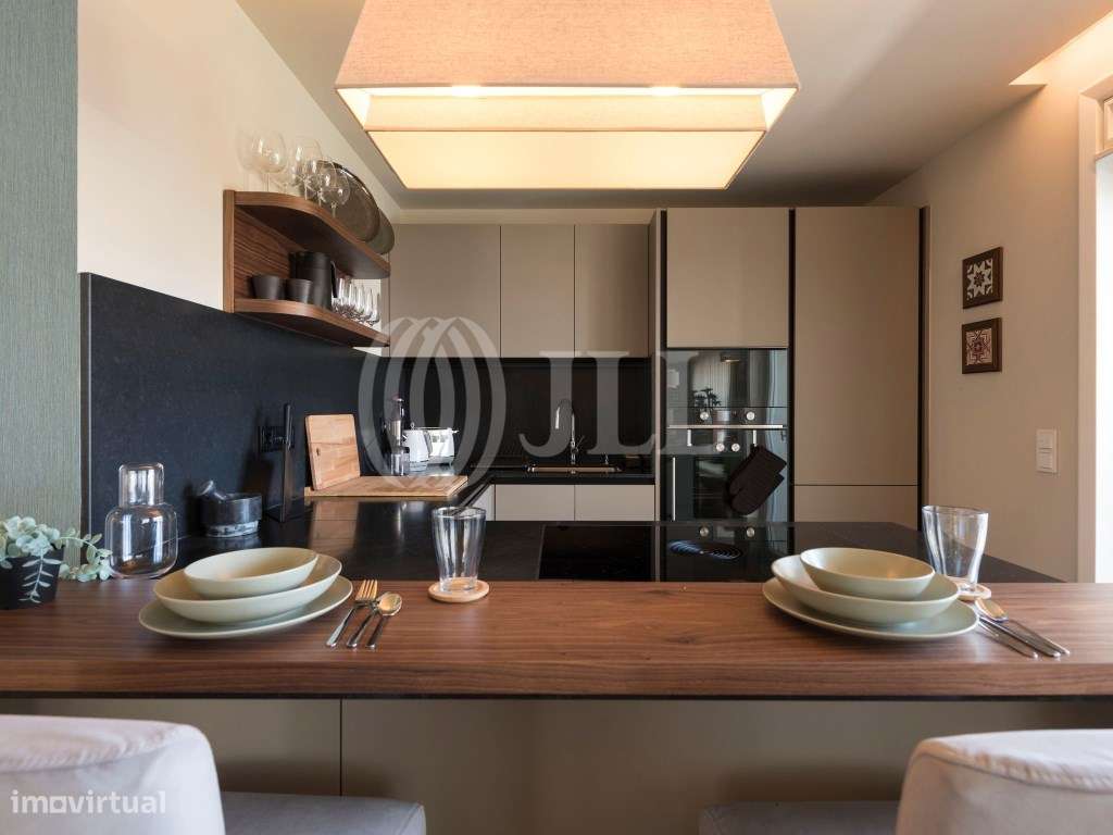 Apartamento T3 com garagem no Edifício Emporium, Porto-9