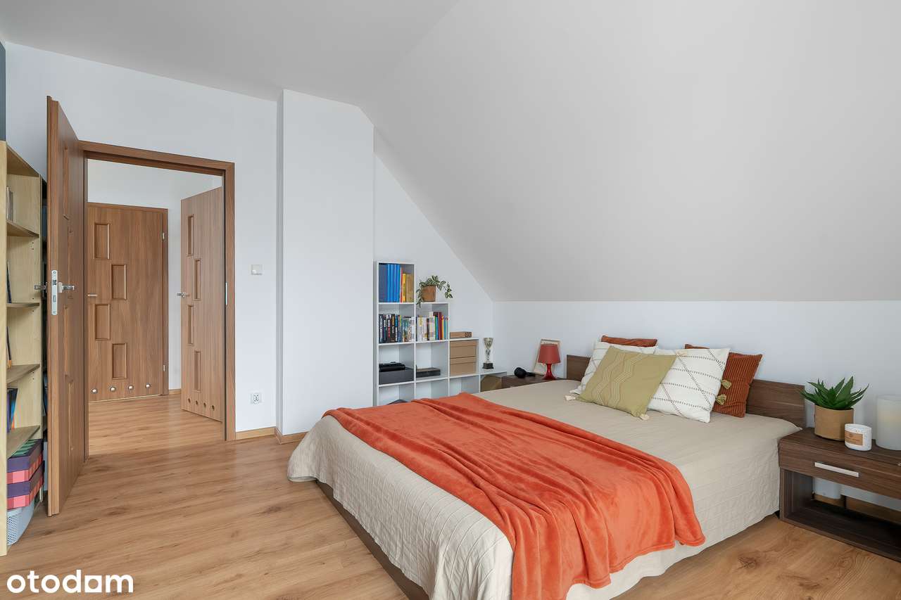 Rodzinny dom. Salon + 4 pokoje! Duża działka 880m² i wiata garażowa 2-9
