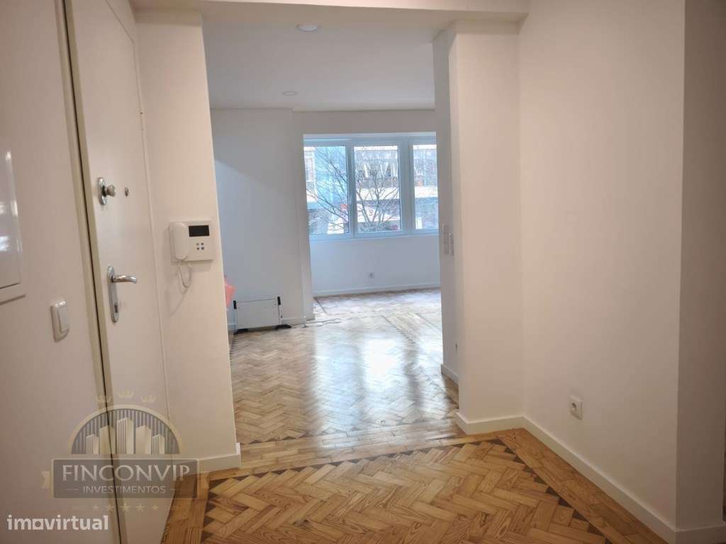 Apartamento T3 remodelado, em Almada,Cacilhas.-12