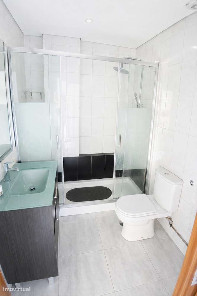 Apartamento T2 | Garagem | Elevador | Metro | Baguim | Gondomar-11