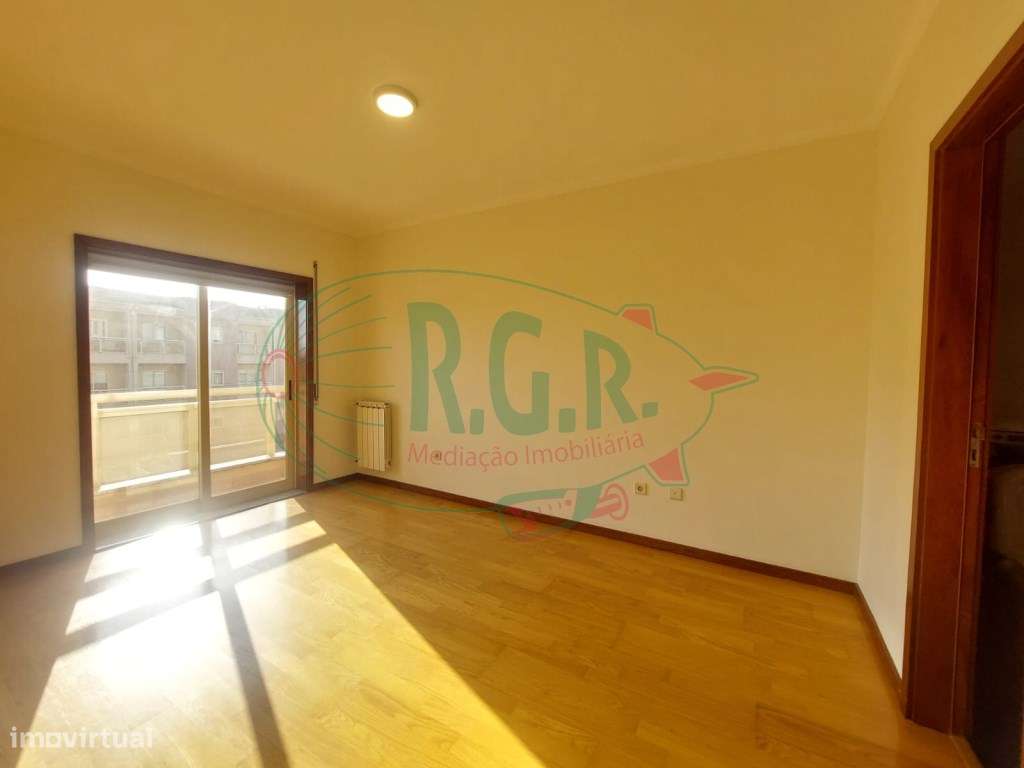 T2 PRONTO A HABITAR | Suite | Garagem Fechada-12