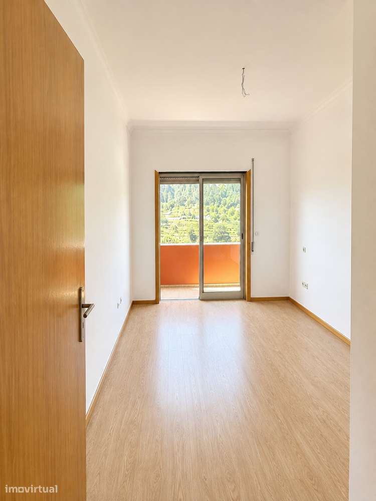 T3 renovado com 4 varandas, garagem, virado a Sul | Marco de Canaveses-3