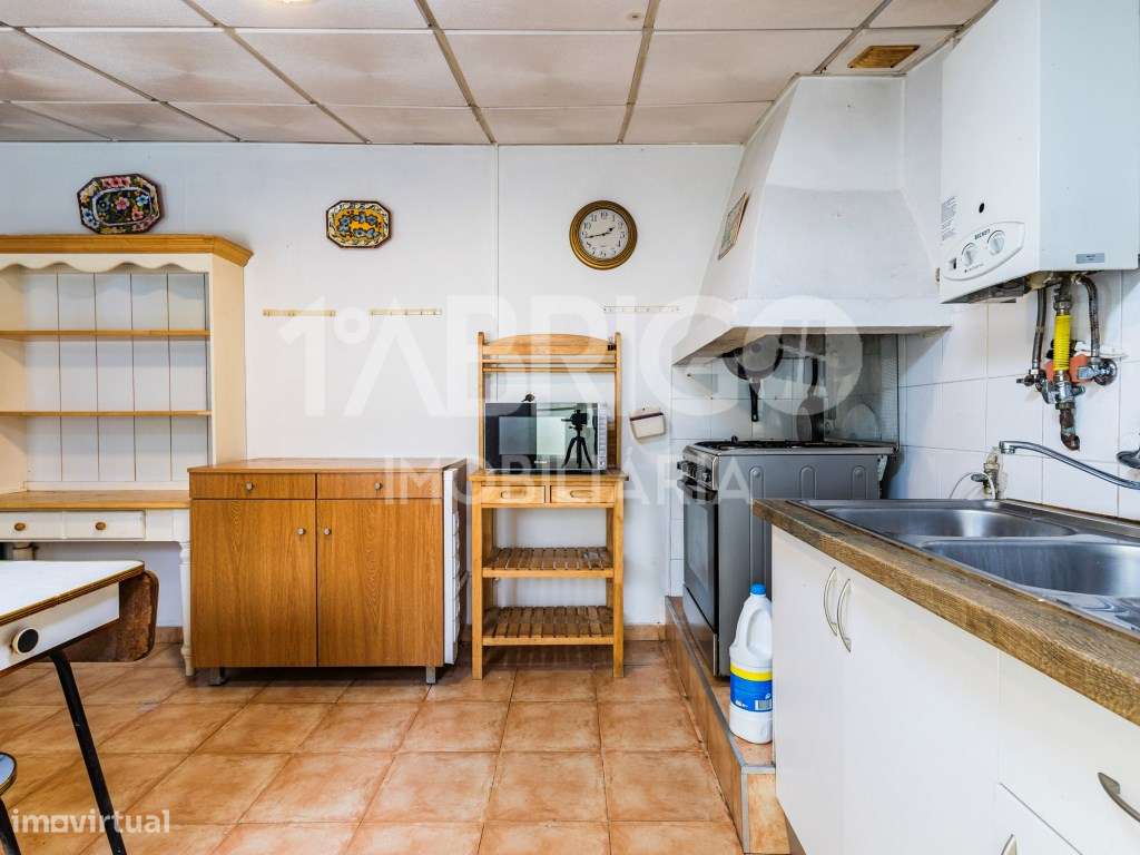 Moradia T3 Central, Oportunidade de Reabilitação (Para venda ao abr...-14