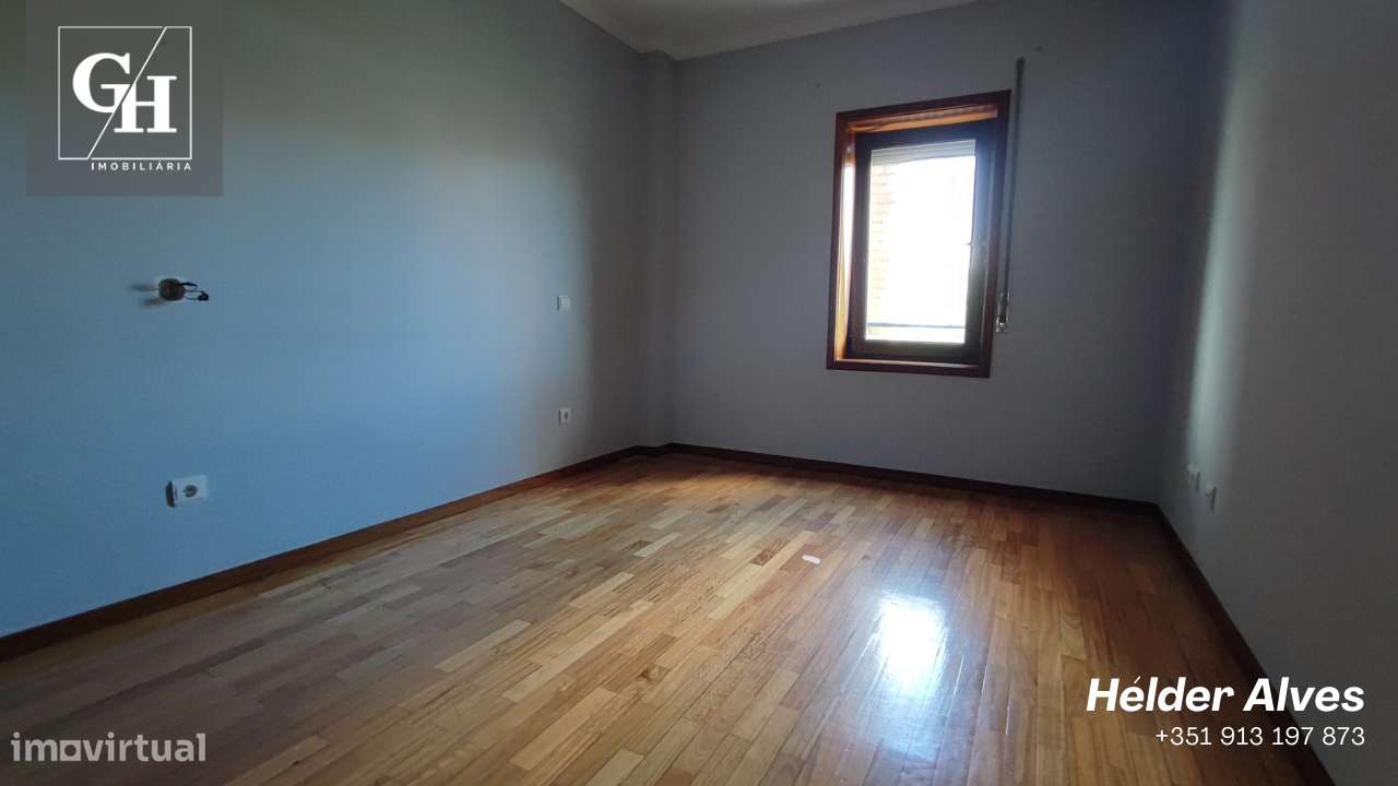 Apartamento T2 em Calendário com garagem fechada-12