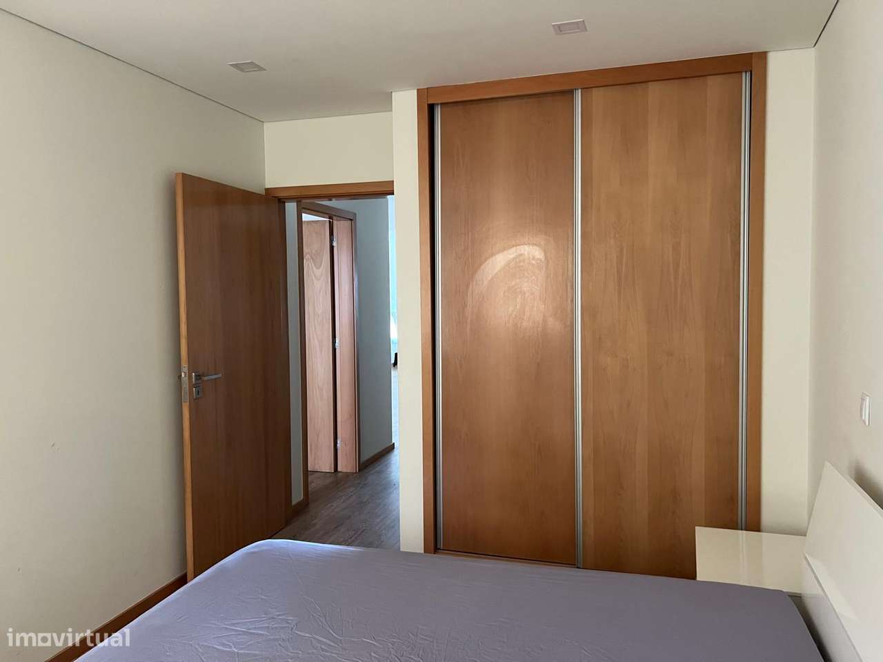 T2 + 1 Avenida dos Banhos vista mar-12