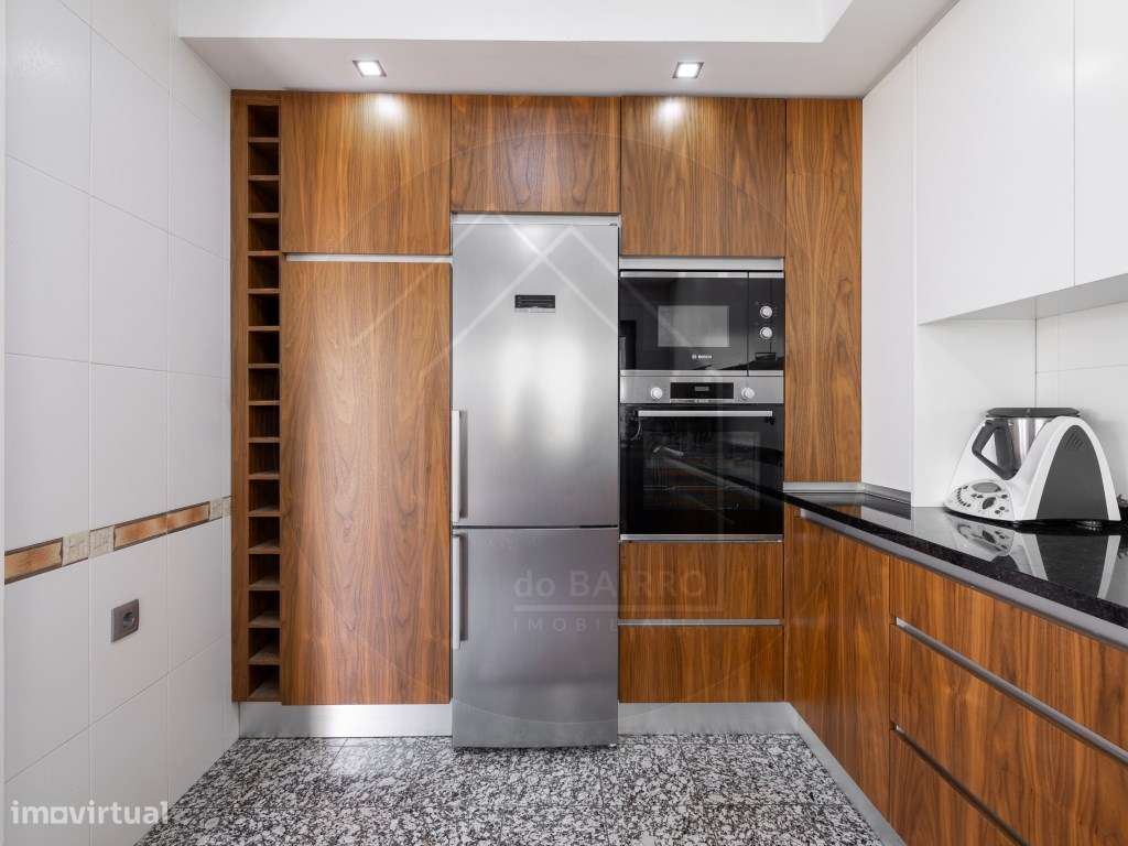 Moradia T4 Independente com Piscina, Ginásio e Garagem para 4 Carro...-16