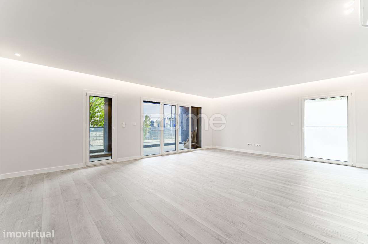 T2 COM FABULOSO TERRAÇO DE 126m2, VARANDA E GARAGEM PARA 2 CARROS - Grande imagem: 4/21