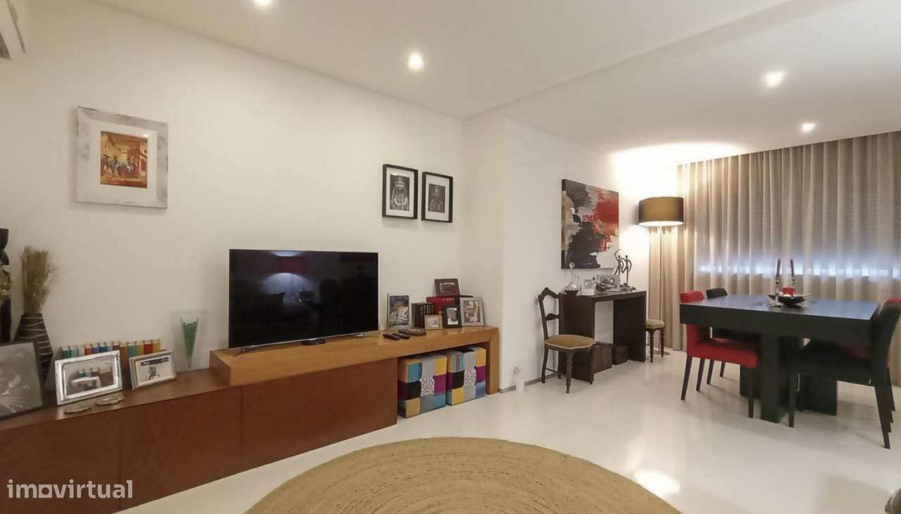 Arrendamento de Apartamento T2 em 1ª linha de mar, Árvore, Vila do C - Grande imagem: 3/20