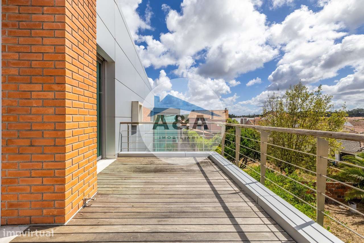 Exclusiva Propriedade de Luxo com Áreas Generosas e Próxima das Praias-45