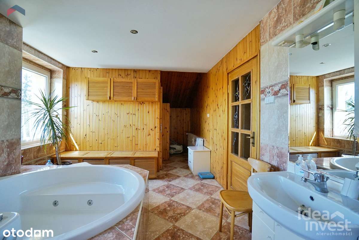 Duży dom w zabudowie bliźniaczej z potencjałem-7