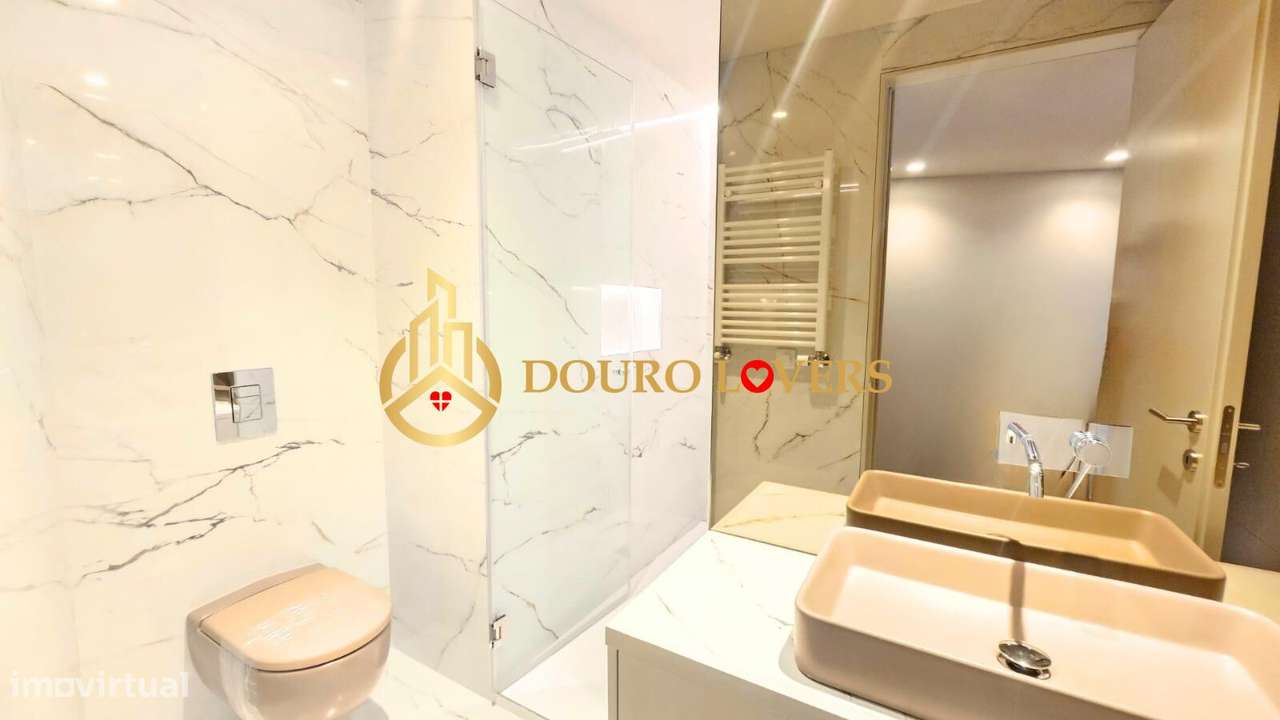 Apartamento T2 com Varanda e Garagem em Matosinhos-11