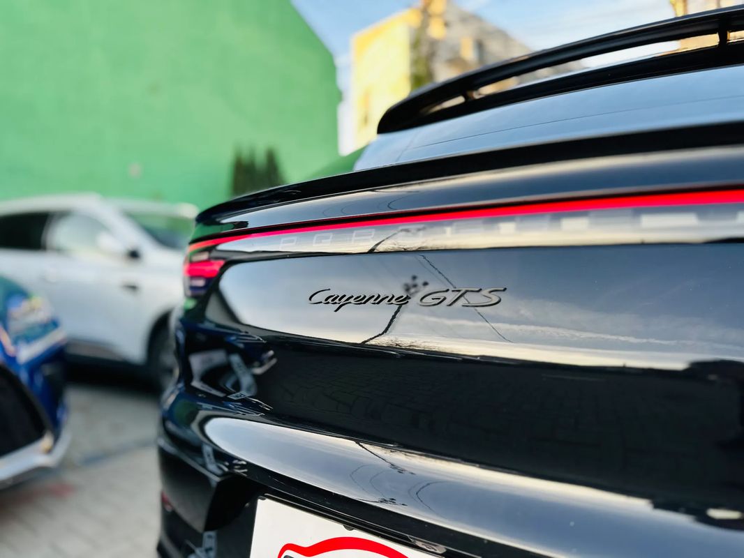 Porsche Cayenne Coupe GTS Tiptronic S - 31