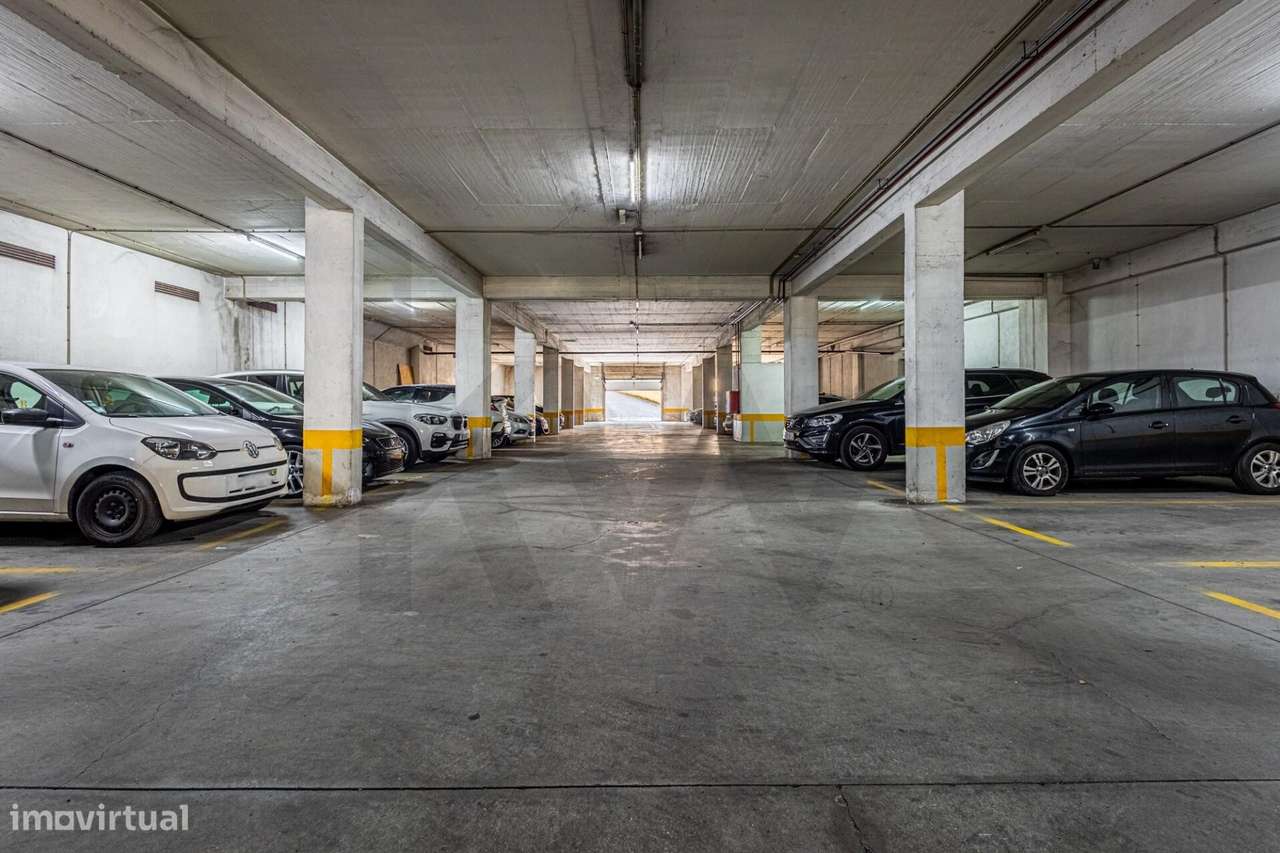 Apartamento T2 com 111 m2 em Monte Abraão-24