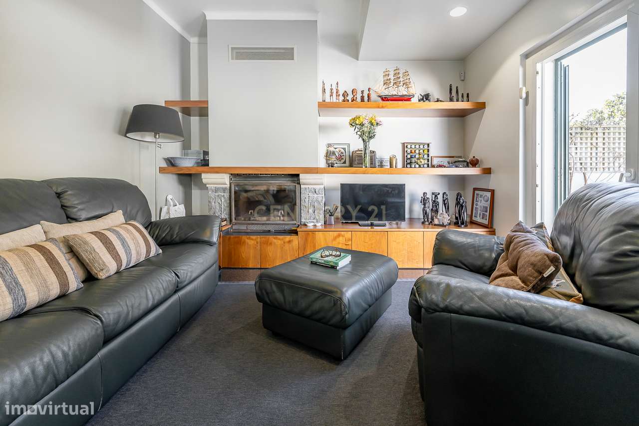 Moradia de Luxo T4 com Piscina e Jardim em Alvalade-15