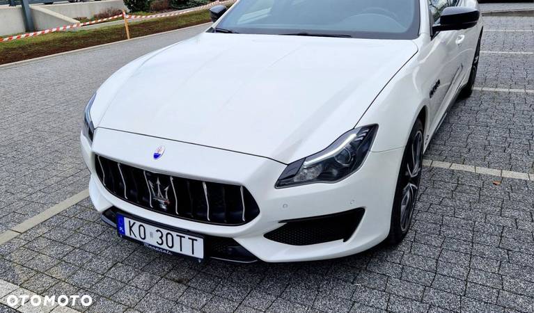 Maserati Quattroporte - 5