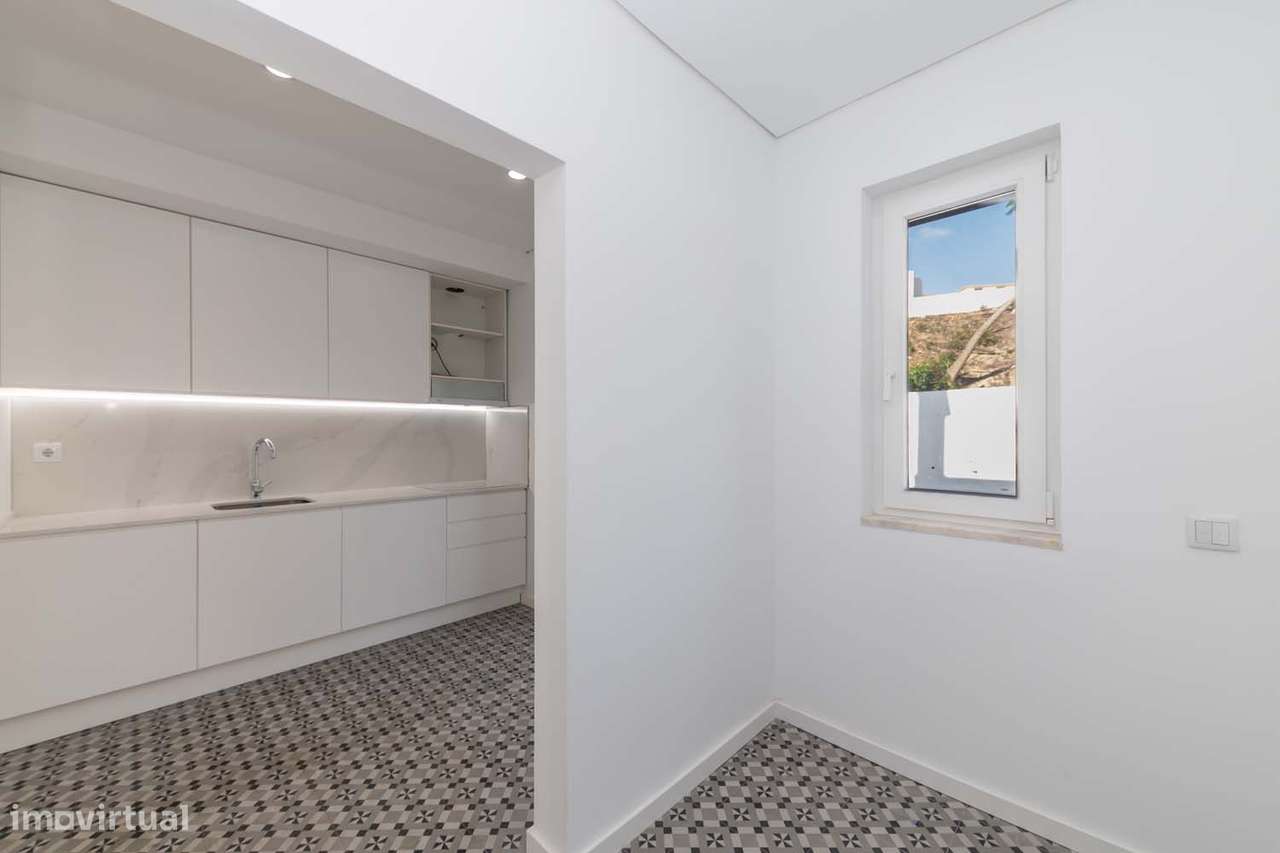 T3 NOVO – Apartamento com Espaço Exterior Único de 500 m² no Seixal-20