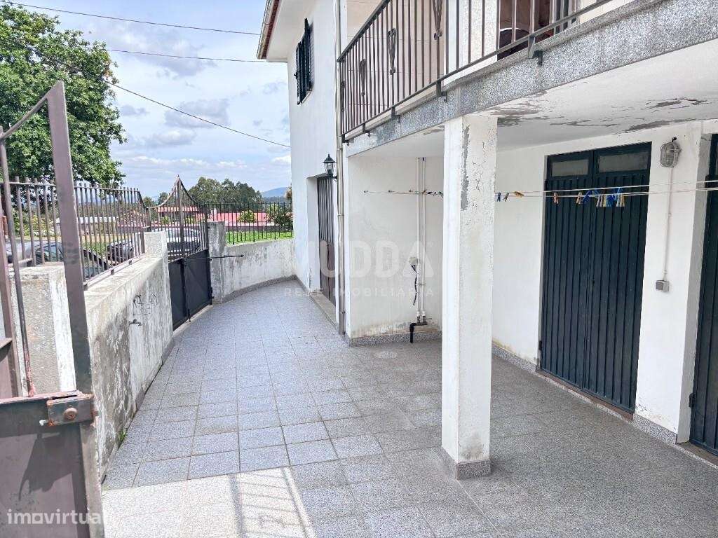 Moradia de 2 Pisos – Excelente Oportunidade em Romariz, Santa Maria da-34