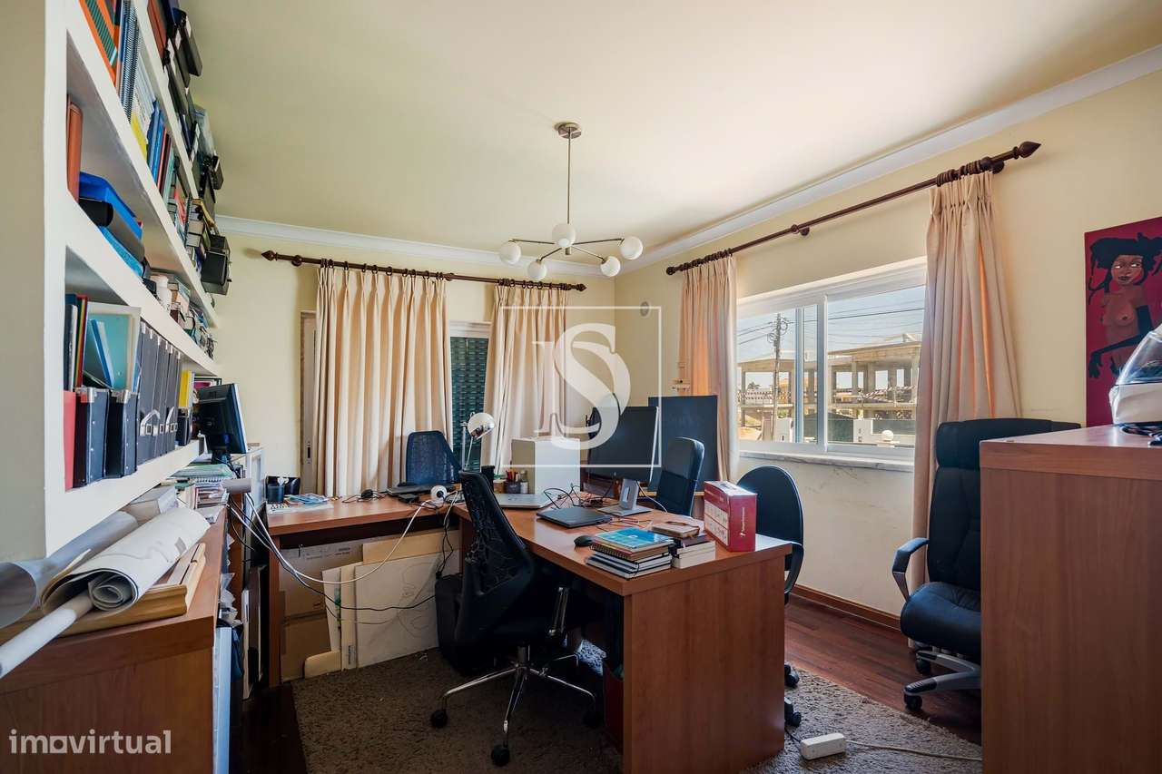 Moradia T5 em Manique de Cima com 3 Pisos-9