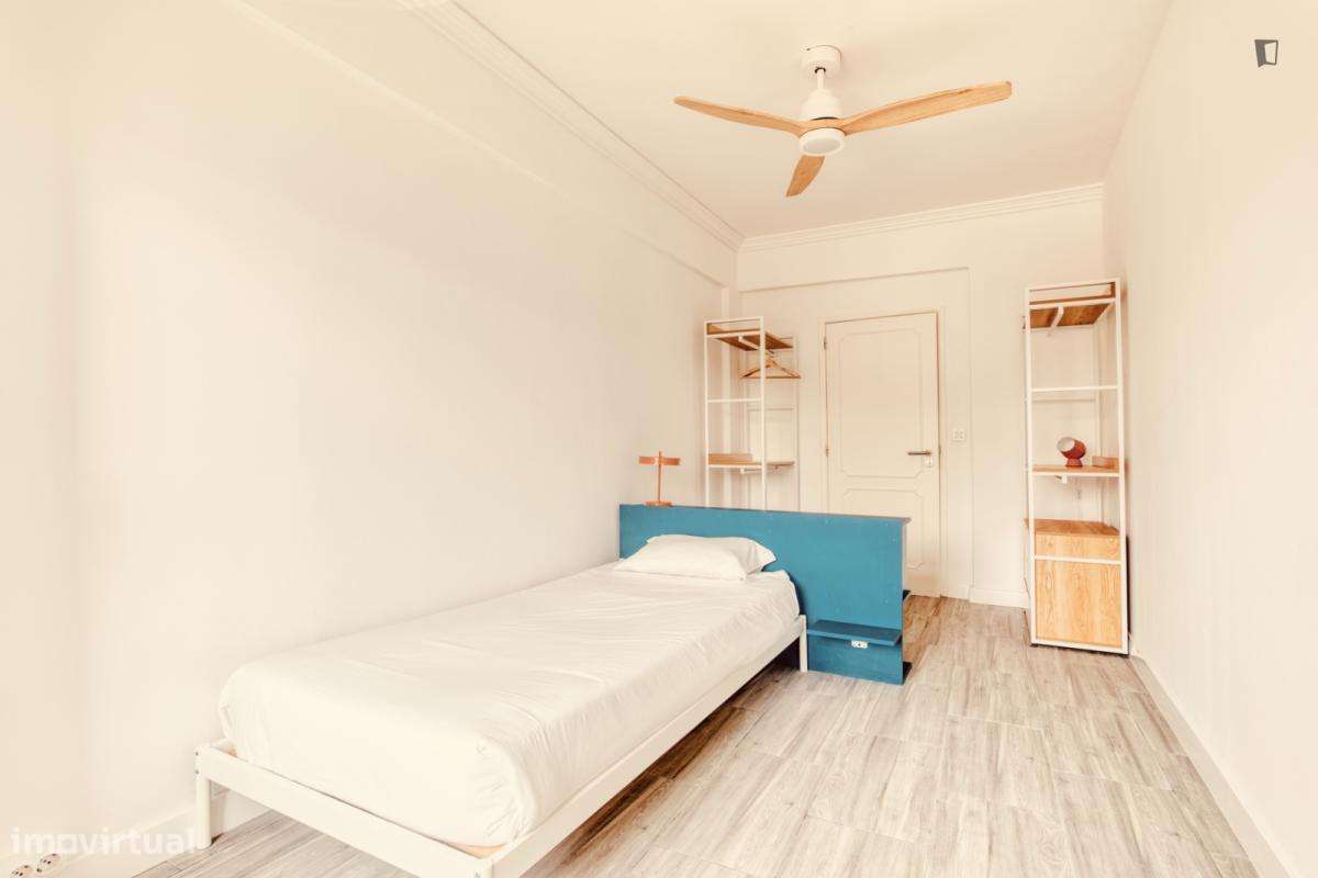 Quarto - localizado em Benfica Lisbon - Grande imagem: 5/10