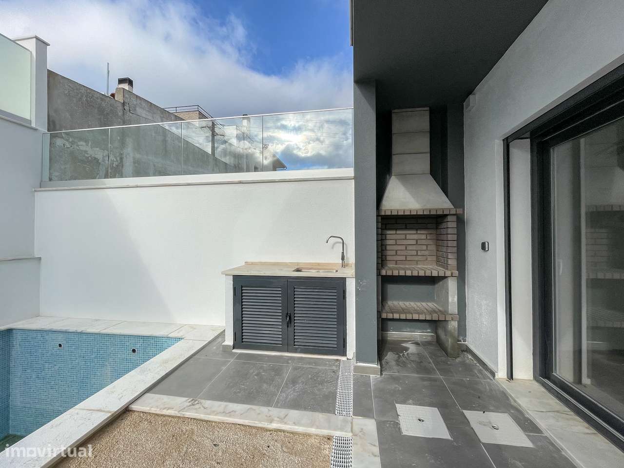 Moradia T4 com Piscina - Santa Iria de Azoia (Bairro da Salvação)-10