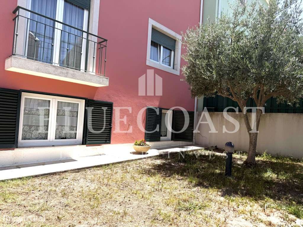 Moradia V4 com 3 Pisos - Espaço e Conforto-53