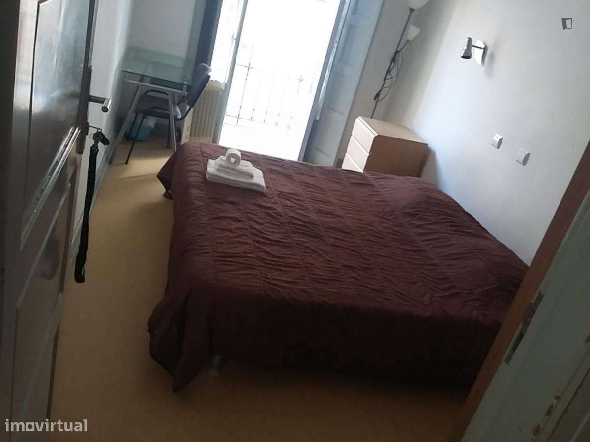 Quarto - localizado em Baixa Coimbra - Grande imagem: 5/10