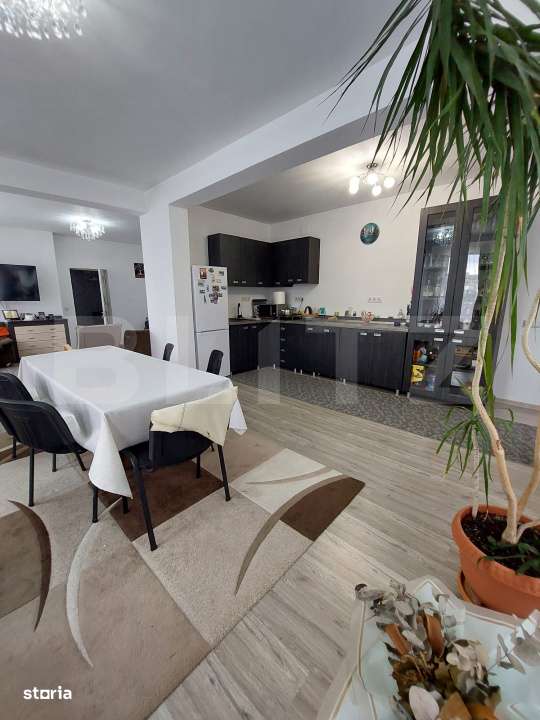 Casa/Spatiu Comercial, 620 mp, pe 3 nivele: demisol, parter, etaj, Zal - Imagine principală: 4/19