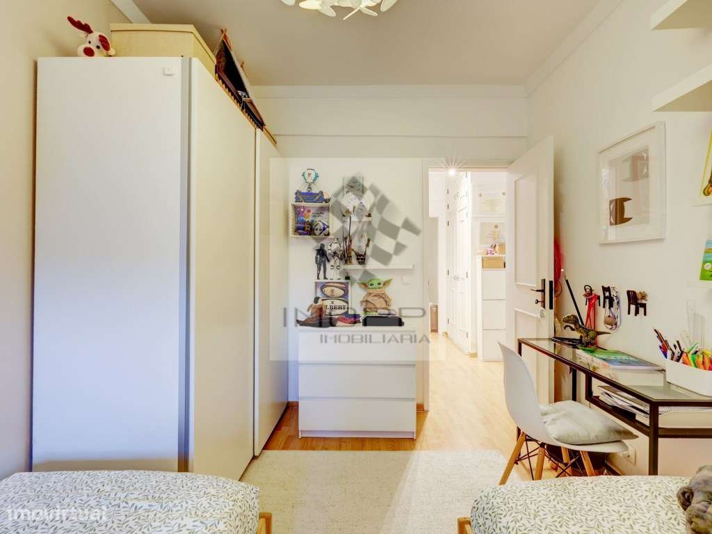 Apartamento T2 com varanda no centro de Carnide-22