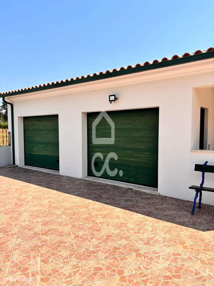 COIMBRÃO-------Venda global de Moradia individual T3 inserida em terre-24