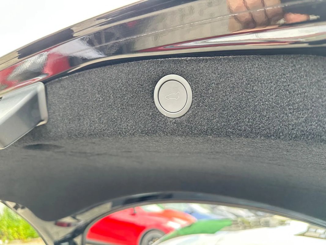 Tesla Model 3 Langstreckenbatterie Allradantrieb Dual Motor - 32