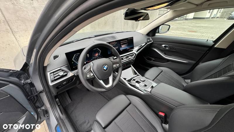 BMW Seria 3 320i - 14