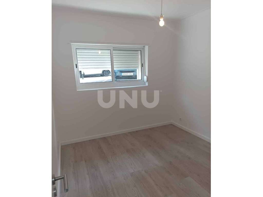 Apartamento T2 + 1 com quintal Remodelado-6