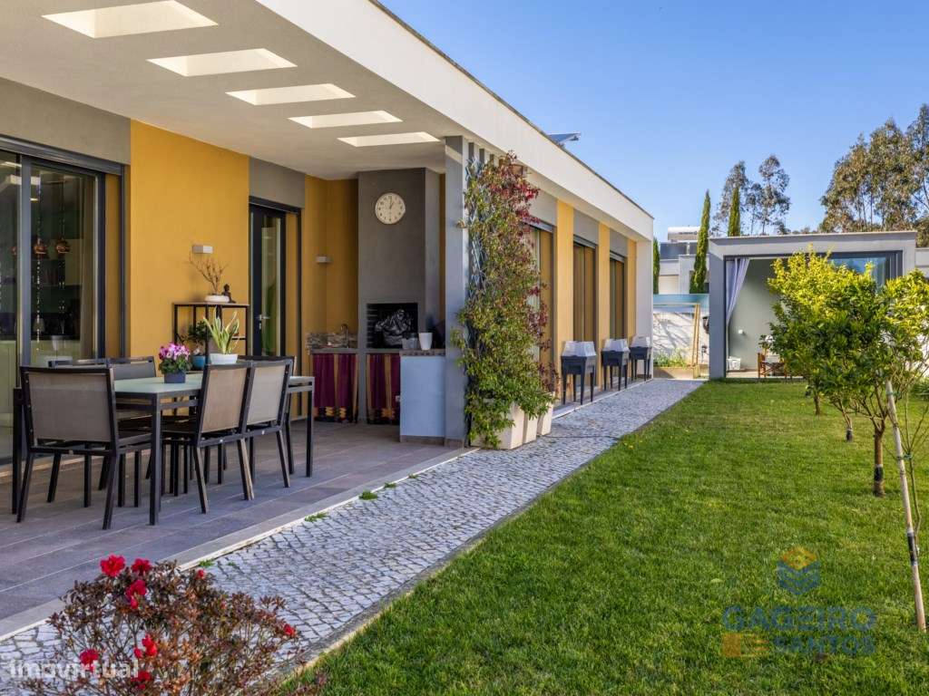Moradia Térrea T3 Contemporânea com Piscina-52