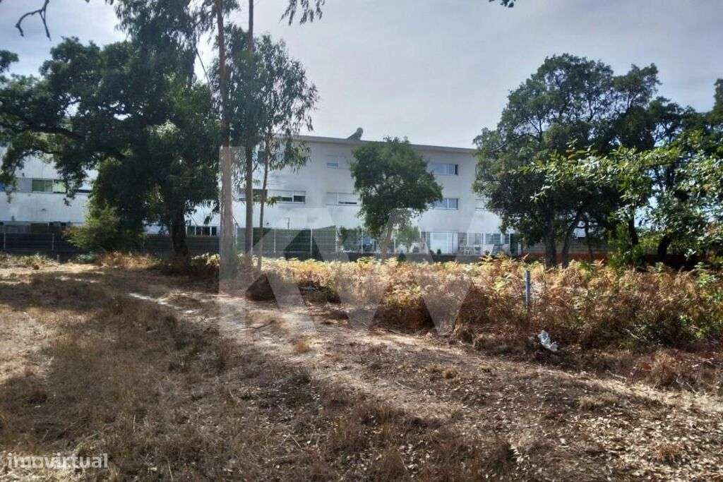 Terreno com 2100 m2 - Grande imagem: 2/15