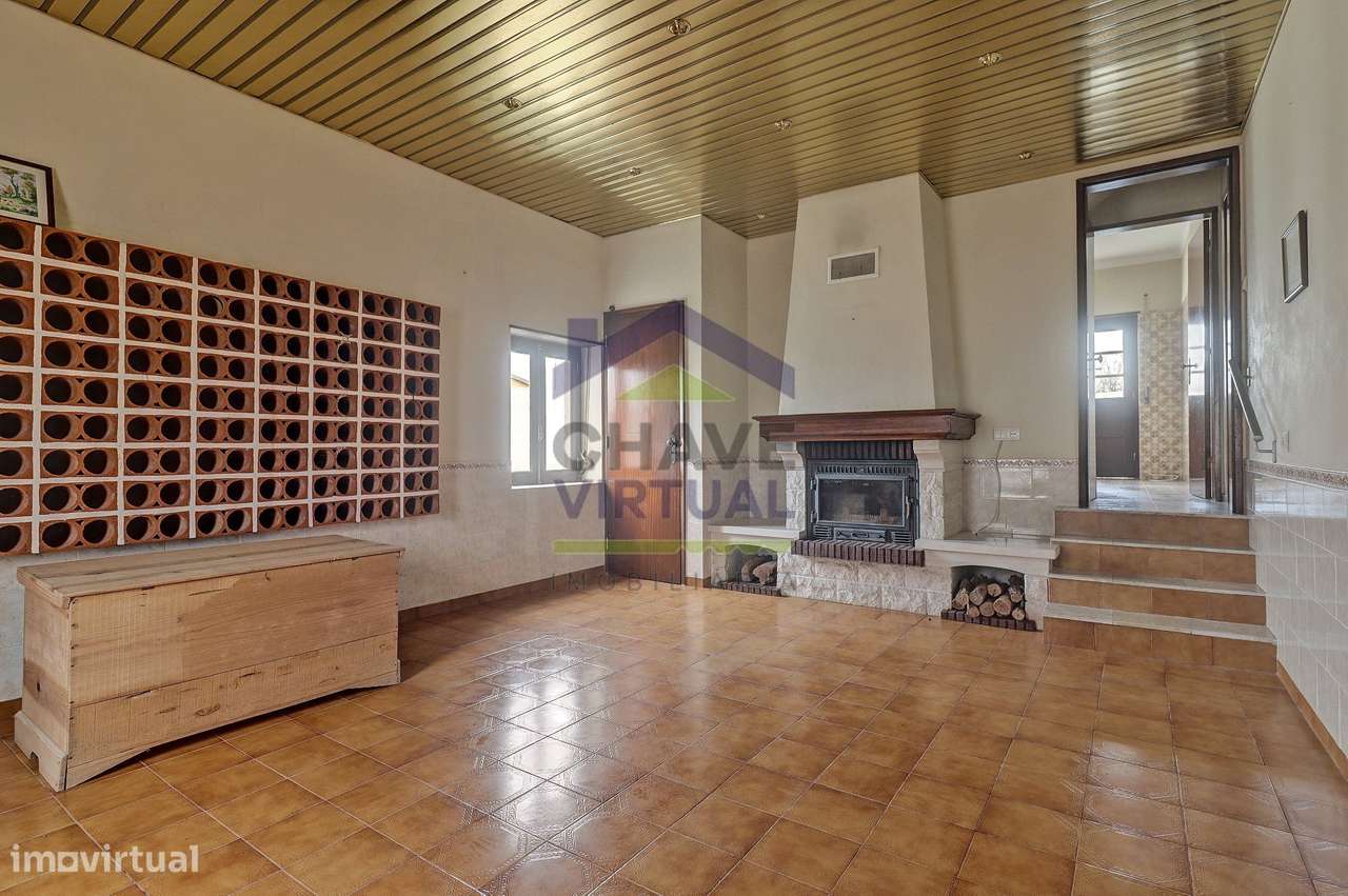 Moradia V3 com Terreno Urbano e Garagem - Seixal, Lourinhã-21