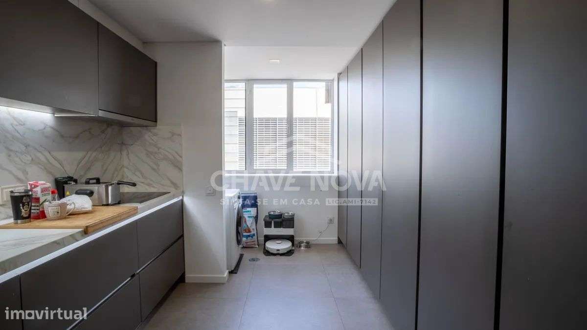 Apartamento T3 Renovado em São João da Madeira-12
