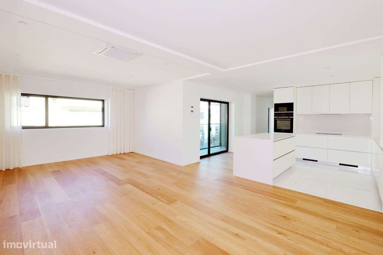 Apartamento T3 com 177m2 no edifício Varino 04-22