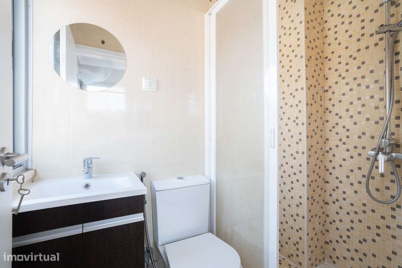 T1 bem localizado com cozinha equipada. - Grande imagem: 5/21