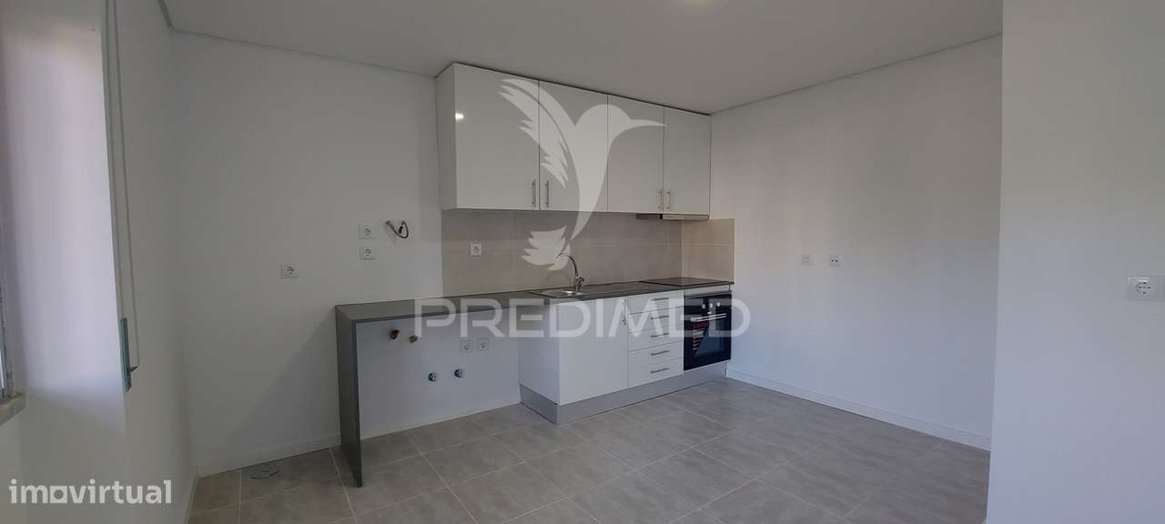 Apartamento T2 Remodelado na Amora | Com Varanda - Grande imagem: 2/17