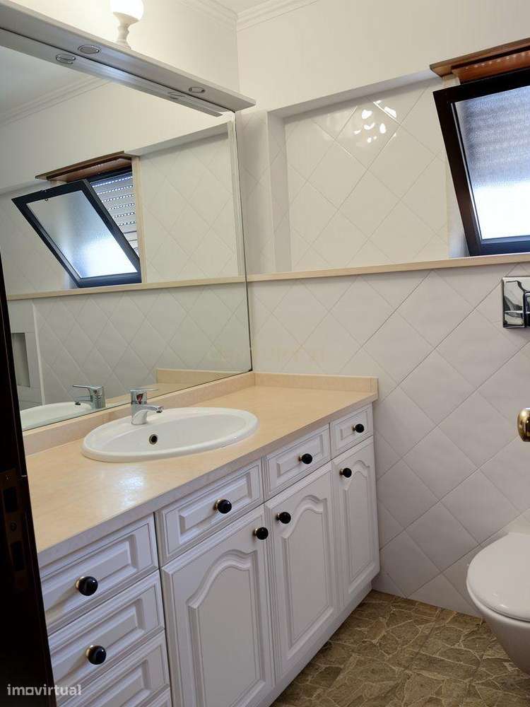 Amadora - Reboleira, apartamento T2 com 94m2, sala com lareira, 2 vara - Grande imagem: 4/14