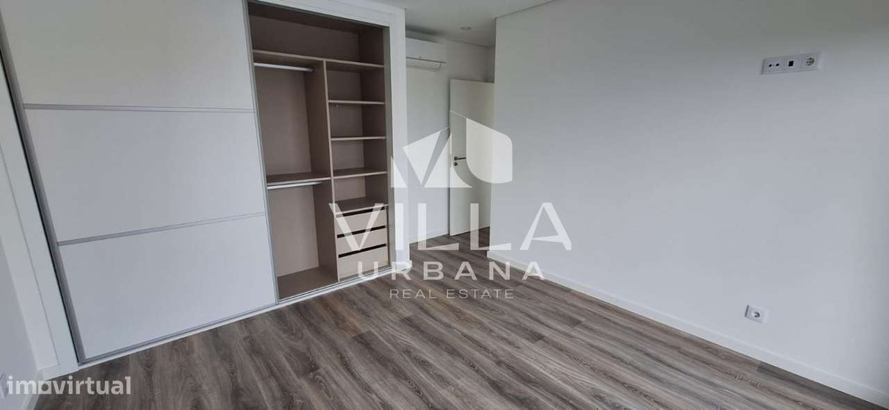 Moradia T3+1 no Centro da Charneca da Caparica-5