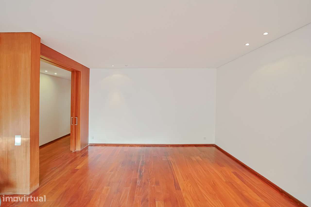 Moradia T3, Individual, c/ 3 pisos, Garagem Dupla e Jardim-6