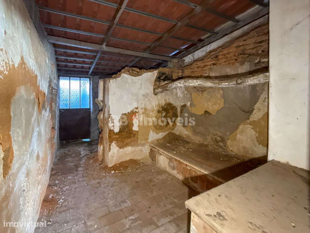 Arrecadação com Terreno e Potencial para Habitação - Roda Pequena-6