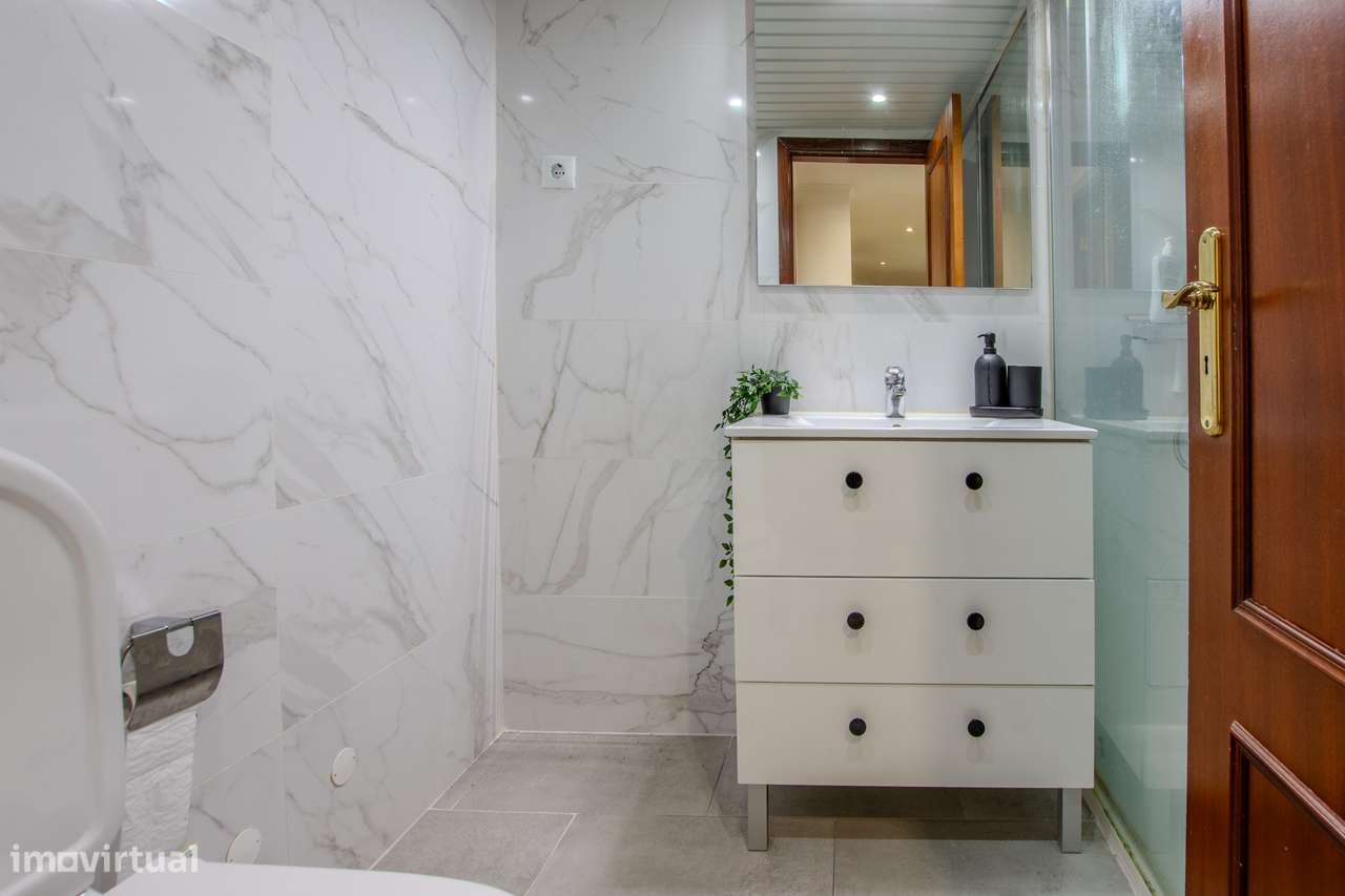 Santa Marta do Pinhal/Corroios-Apartamento de 3 assoalhadas-remodelado-13
