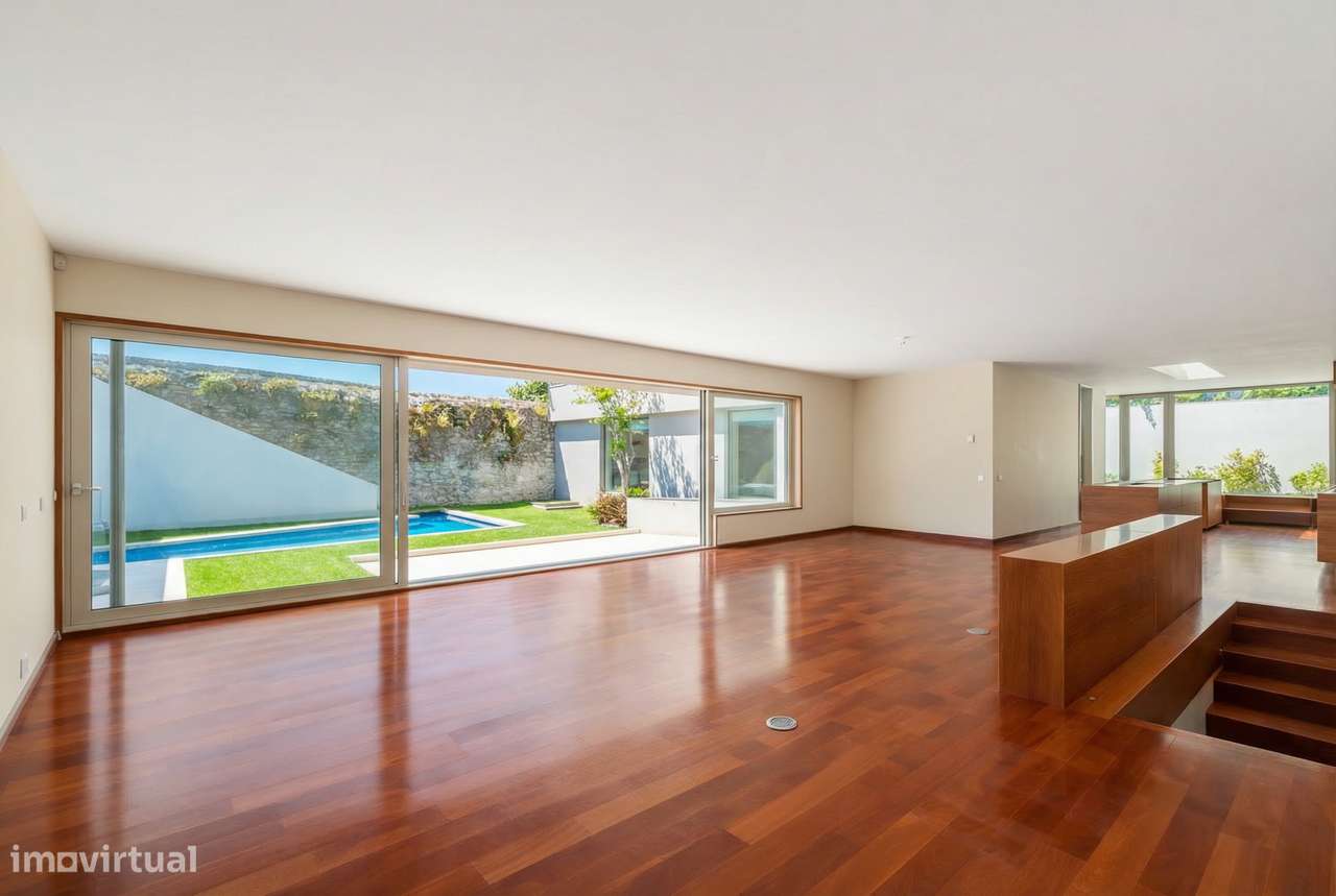 Moradia independente à venda na Foz Velha-4