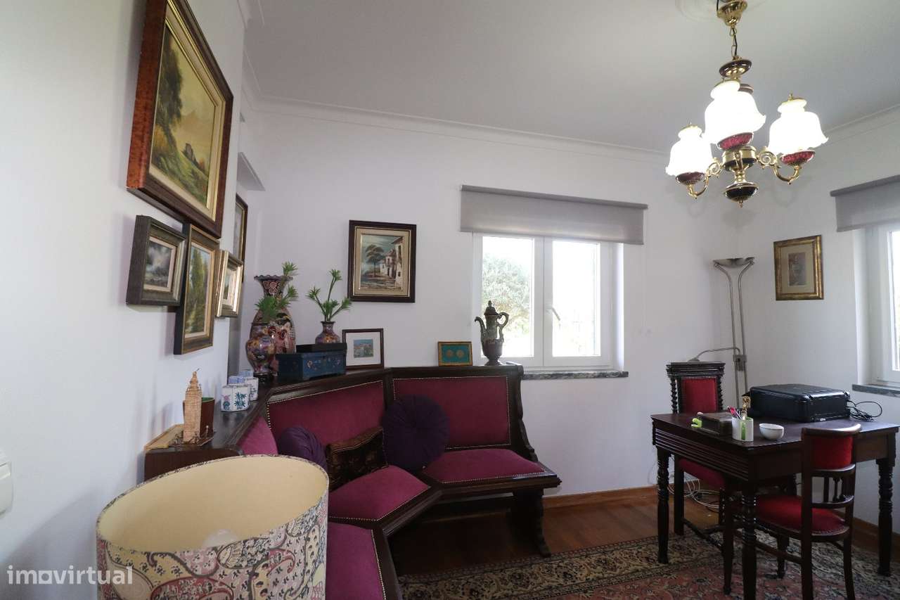 Moradia T4 com Piscina, Cave Ampla-28