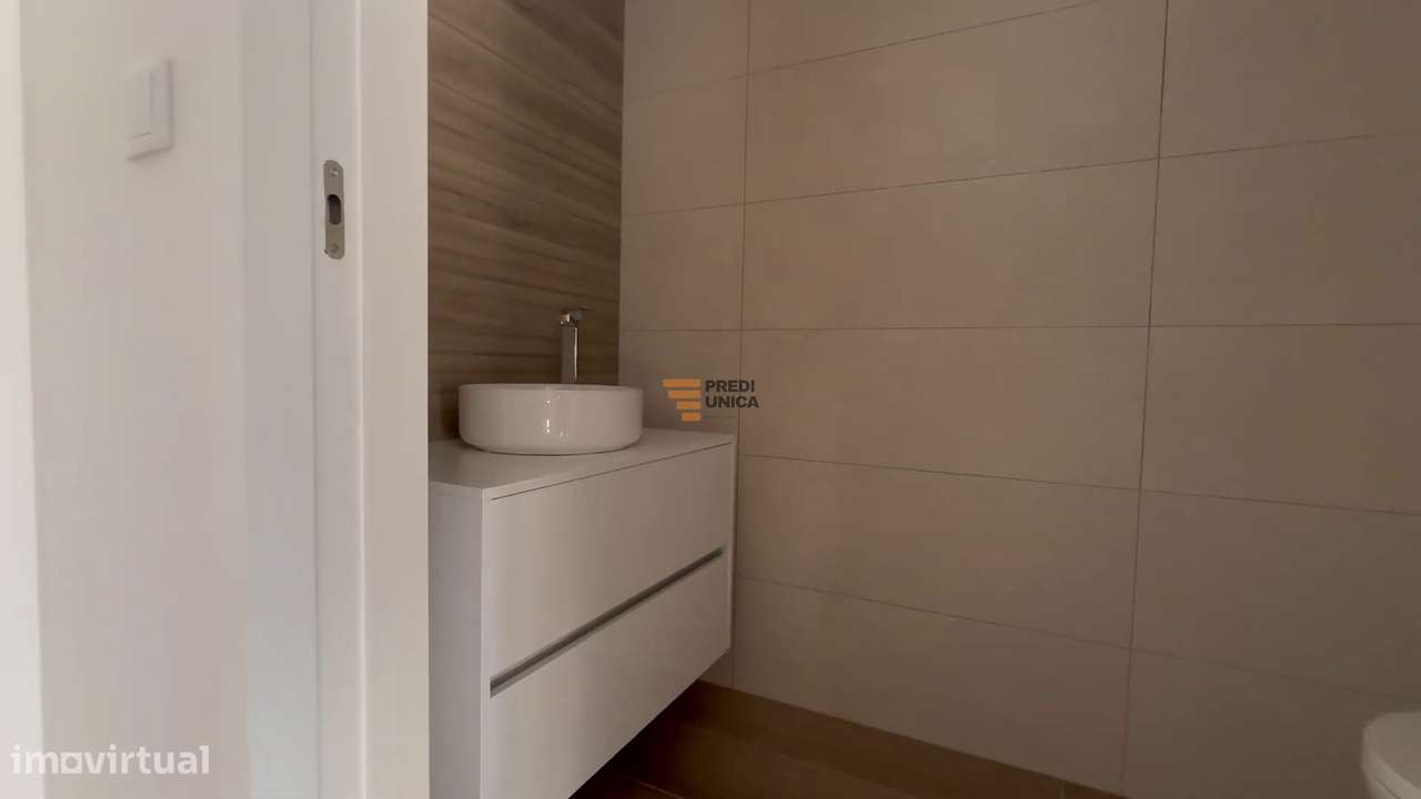 Moradia T3+1  Arquitetura Moderna Oferta ato escritura-8