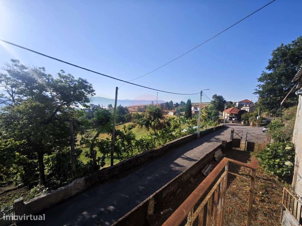 Moradia T3 com terreno em Vilar de Cunhas-6