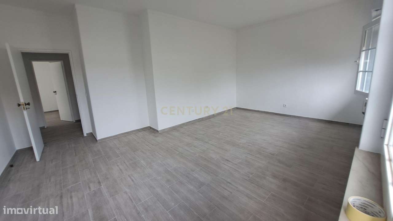 Andar de moradia T2 renovado em Palmela - Grande imagem: 4/14