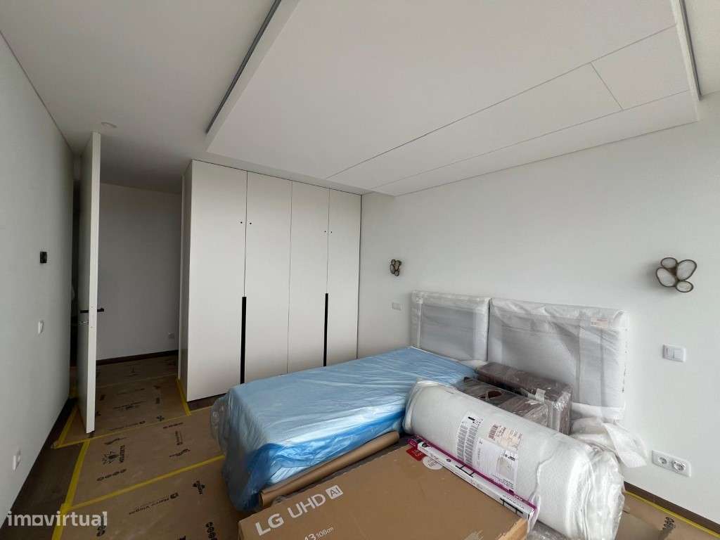 Moradia Nova T3 em Loulé

Descubra esta magnífica moradia T3 de a...-5